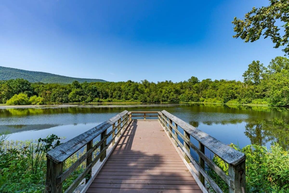 Modern Decor, Hot Tub, Fire Pit & River Access! ลูเรย์ ภายนอก รูปภาพ