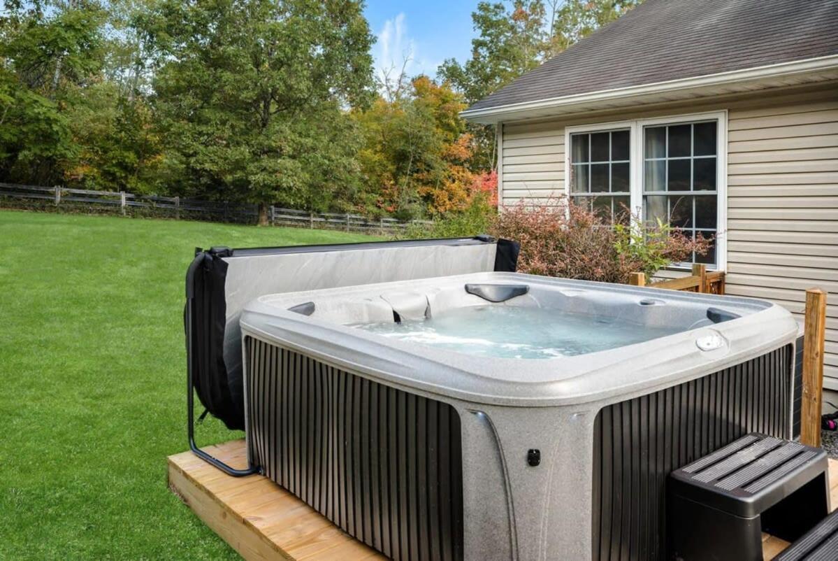 Modern Decor, Hot Tub, Fire Pit & River Access! ลูเรย์ ภายนอก รูปภาพ