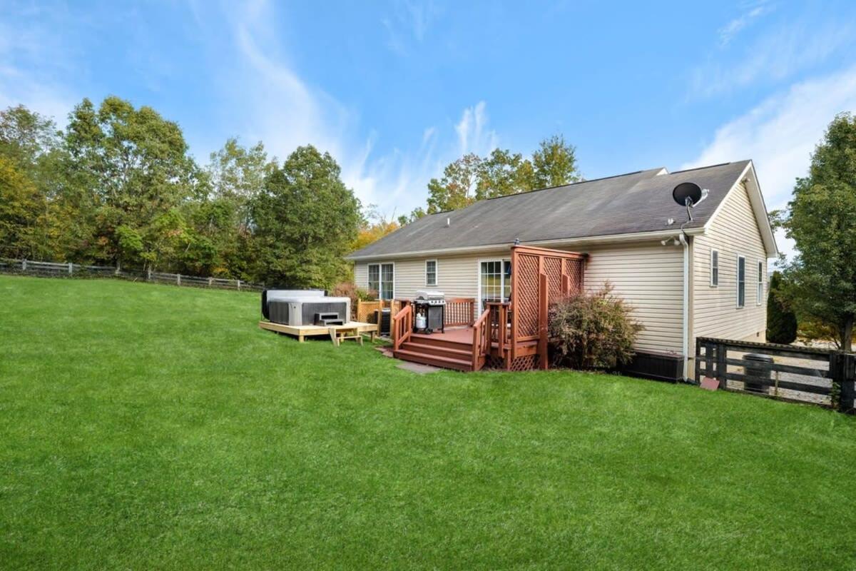 Modern Decor, Hot Tub, Fire Pit & River Access! ลูเรย์ ภายนอก รูปภาพ