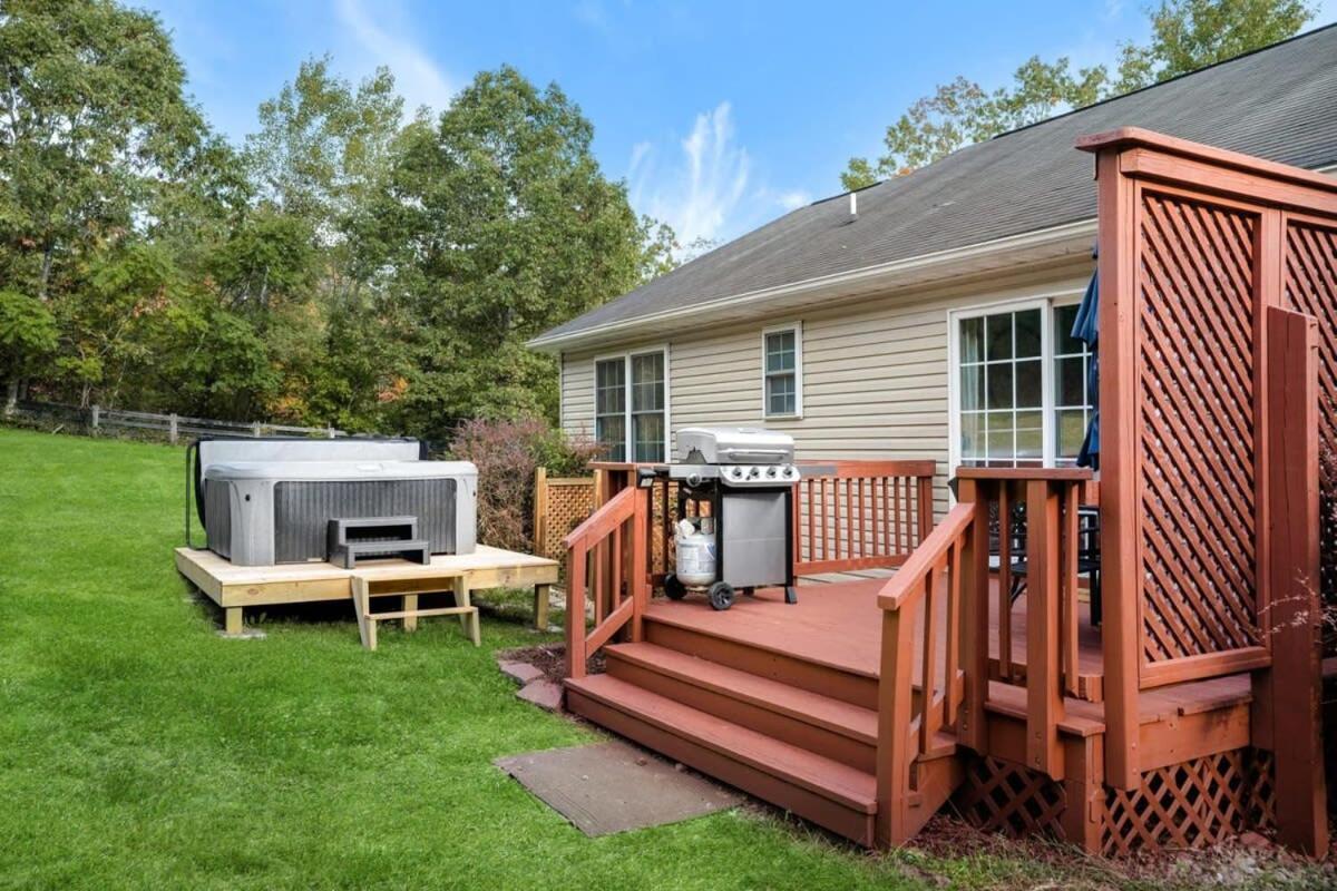 Modern Decor, Hot Tub, Fire Pit & River Access! ลูเรย์ ภายนอก รูปภาพ