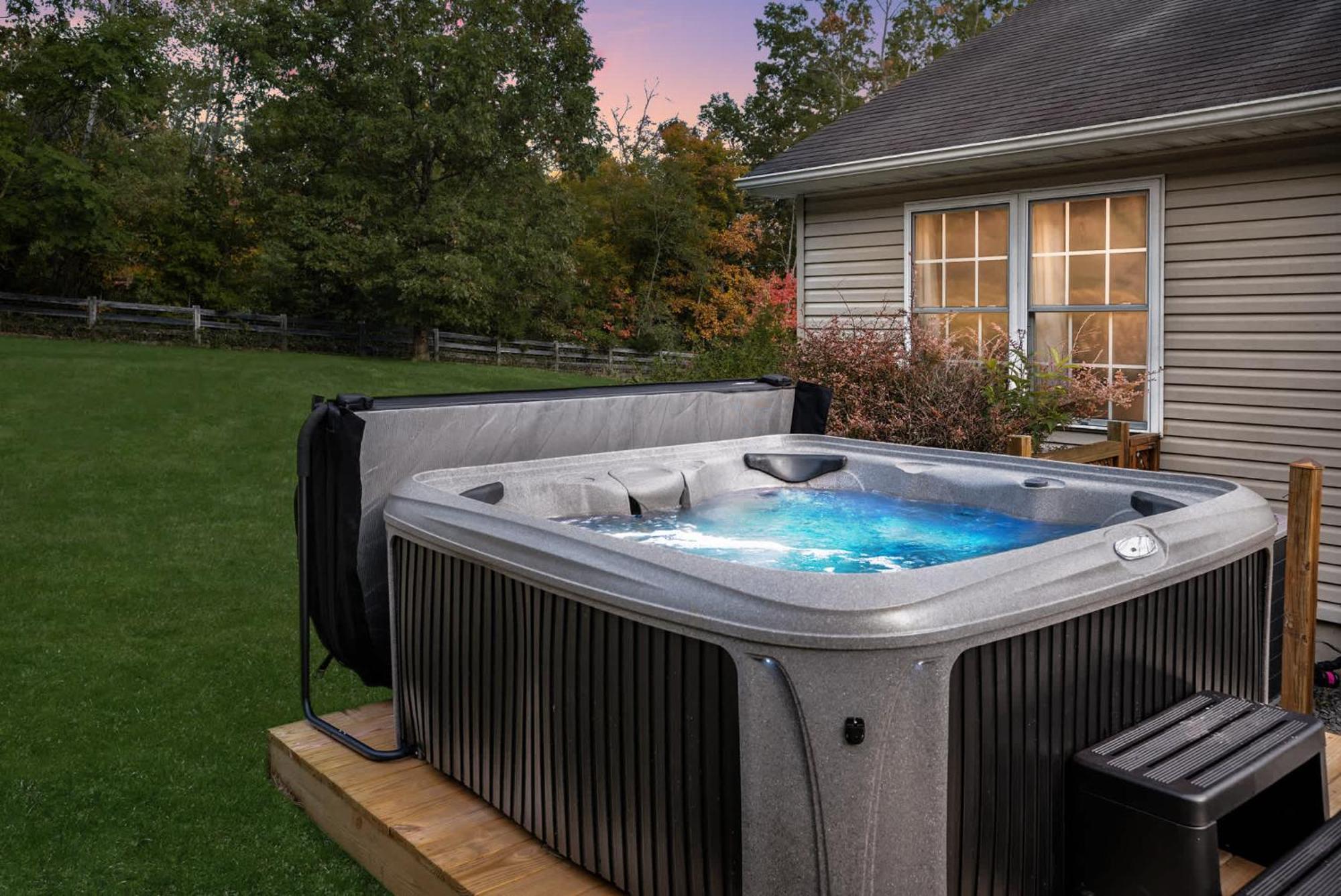 Modern Decor, Hot Tub, Fire Pit & River Access! ลูเรย์ ภายนอก รูปภาพ